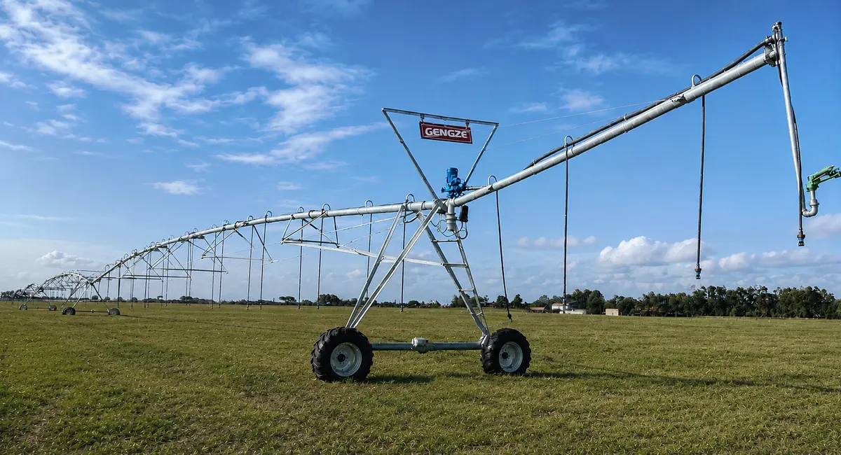 Centre-pivot irrigation system in a cultivated field