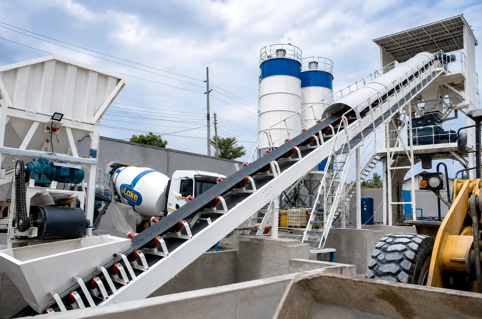 Lake-branded concrete plant with mixer truck